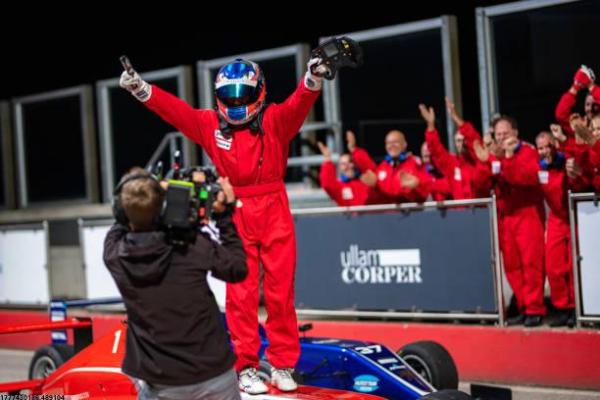 体育培训合同签约成功(图1)